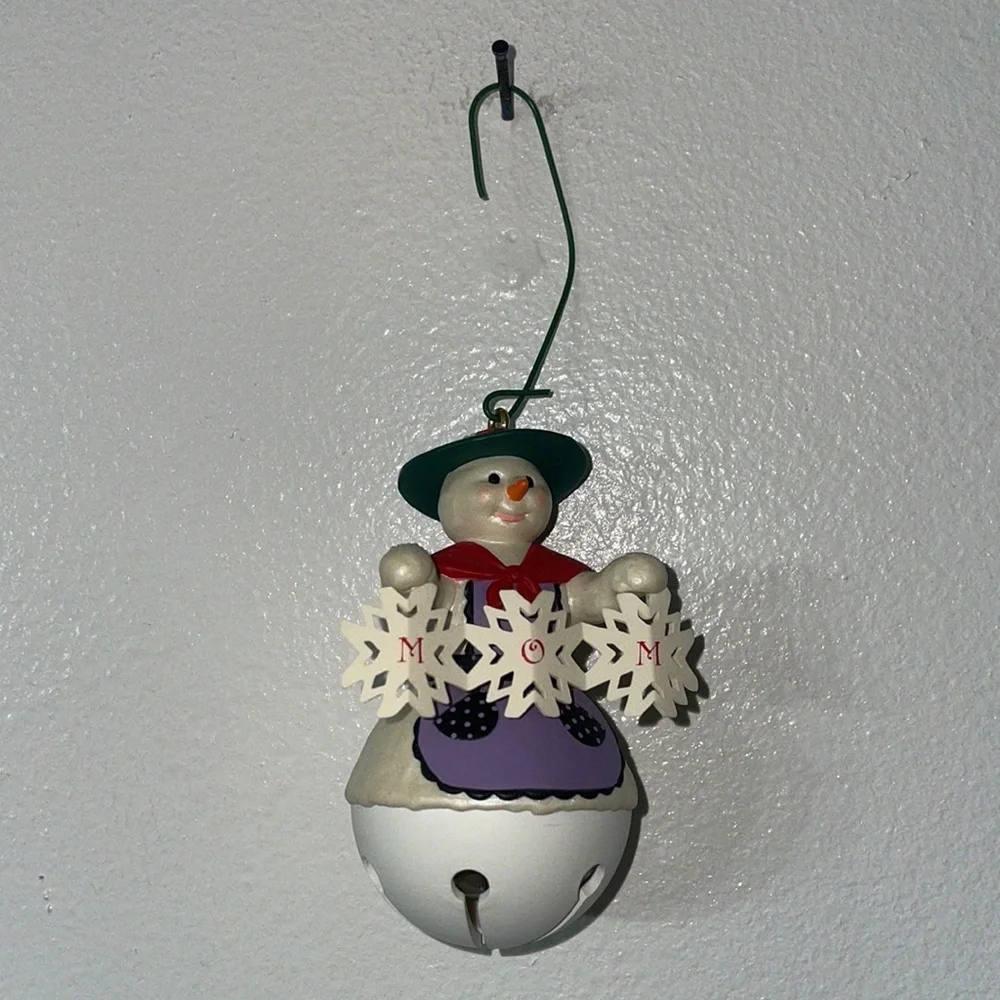 2005 Hallmark Ornament Mom Snowman Christmas Tree Bell Vintage
